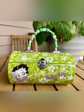 Vintage Betty Boop Lime Green Floral Tin Purse with Beaded Handle